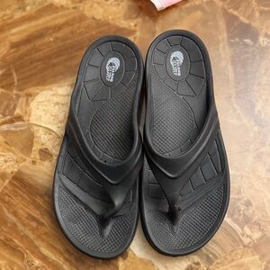 Black Flip Flops 9 wide